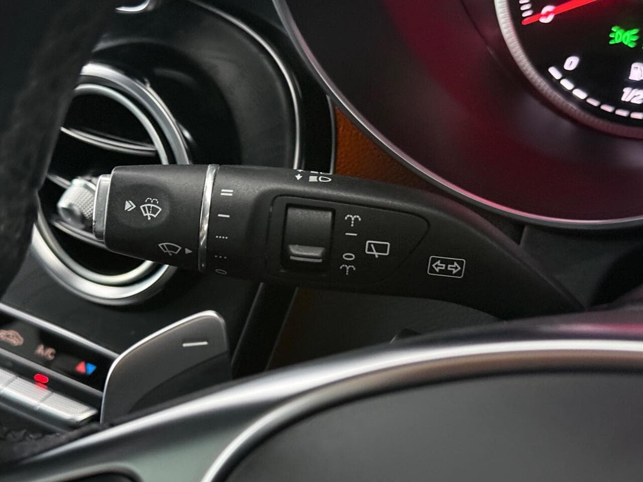Mercedes-Benz GLC thumbnail Misc Controls