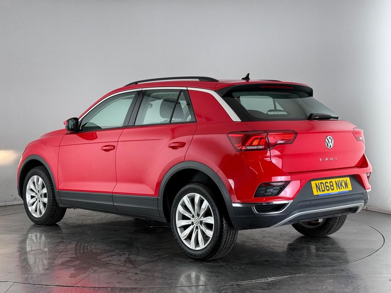 Volkswagen T-Roc thumbnail Rear Left