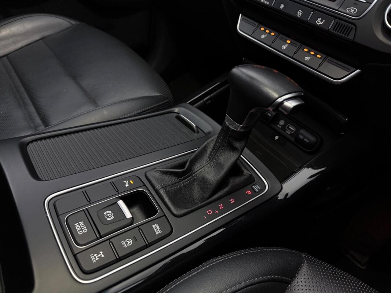 Kia Sorento thumbnail Interior Front