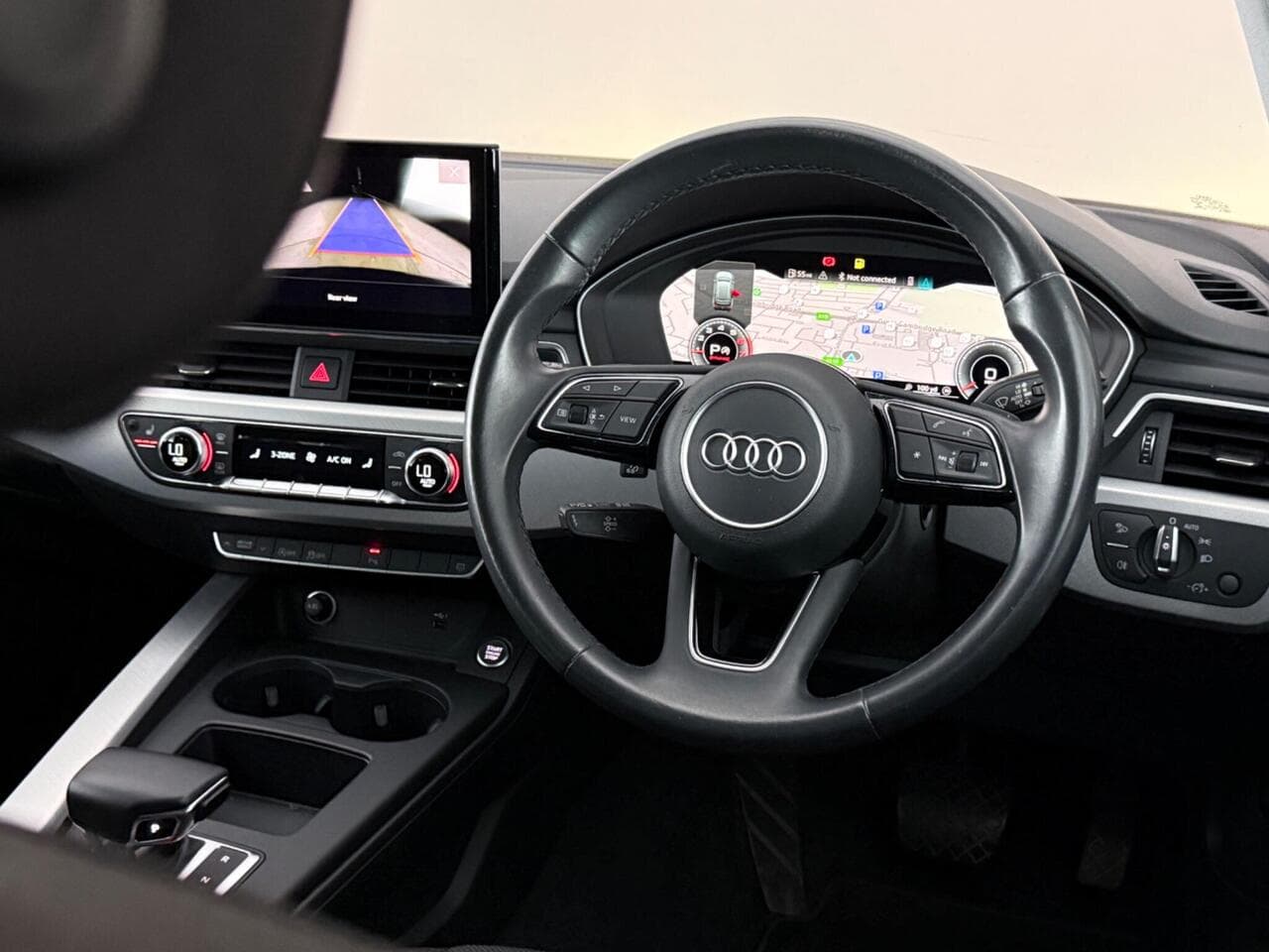 Audi A4 Avant thumbnail Steering Wheel