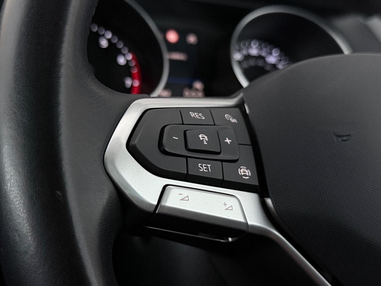 Volkswagen Tiguan thumbnail Misc Controls
