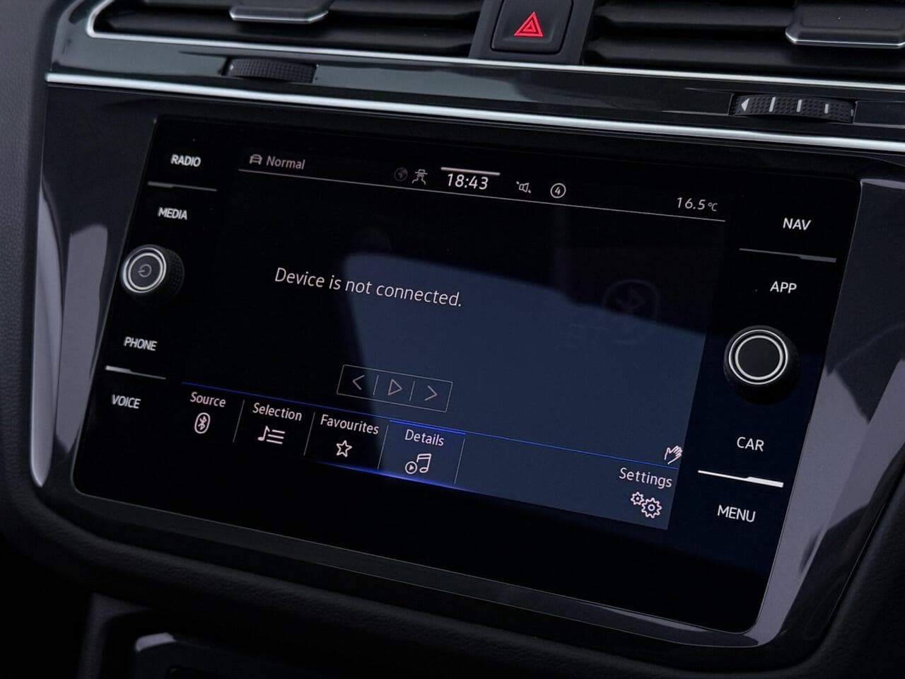 Volkswagen Tiguan thumbnail Infotainment System