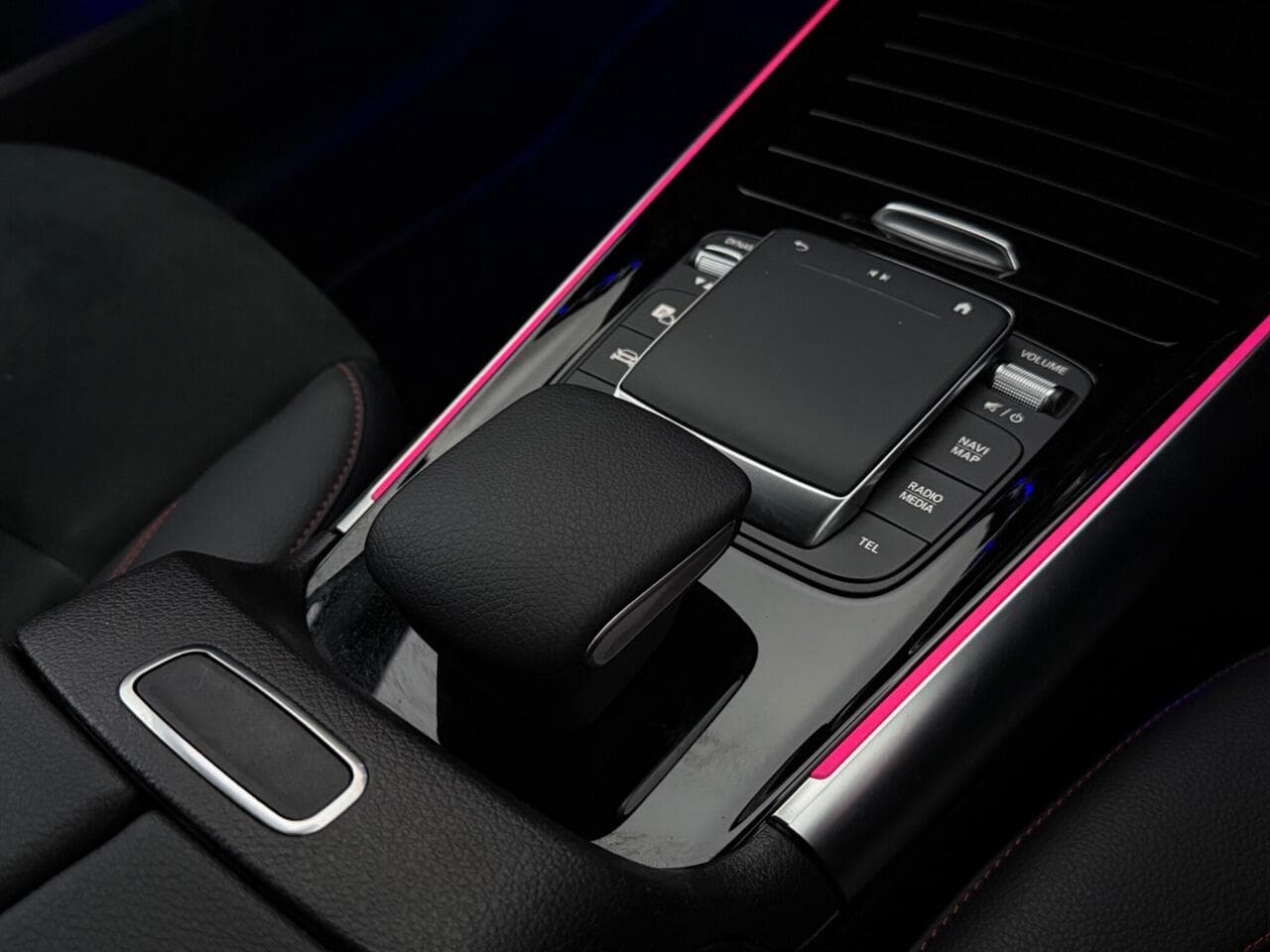 Mercedes-Benz GLA thumbnail Misc Controls