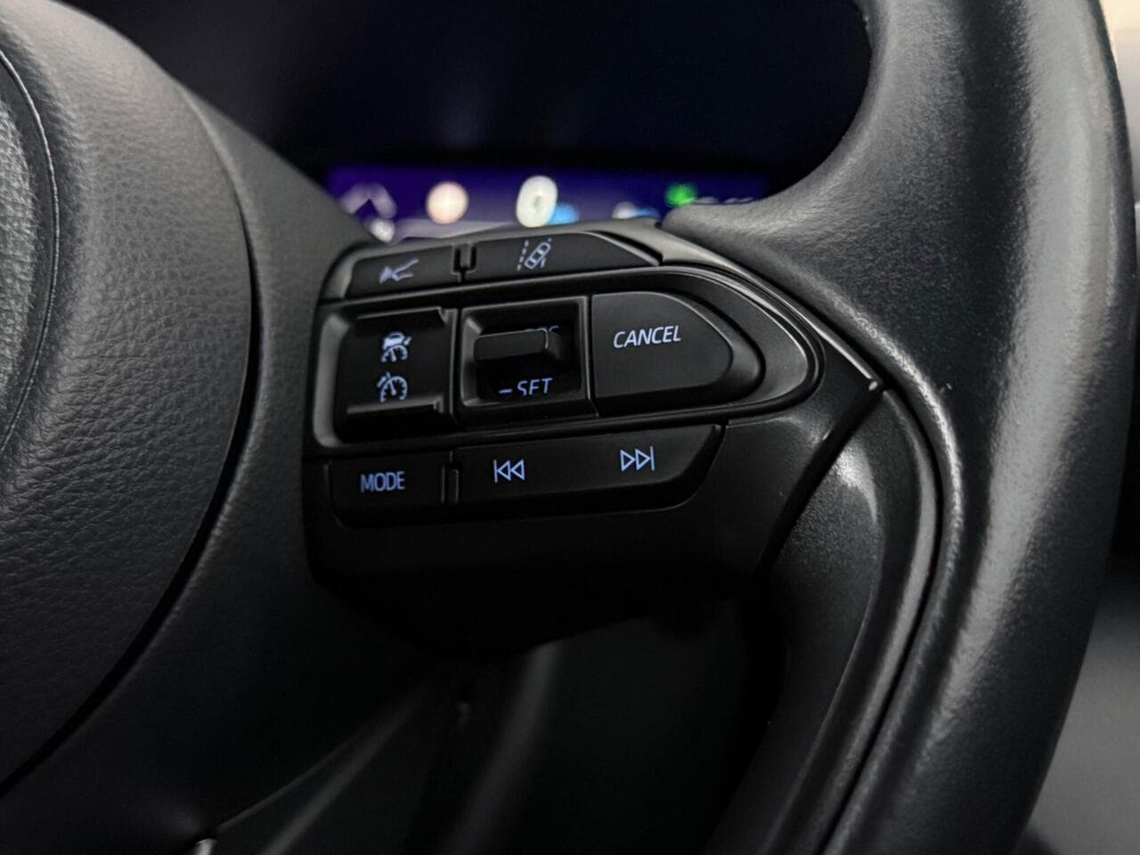 Toyota Yaris Cross thumbnail Misc Controls