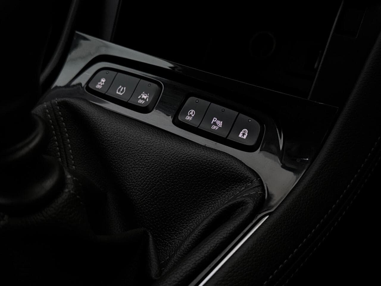 Vauxhall Grandland X thumbnail Misc Controls