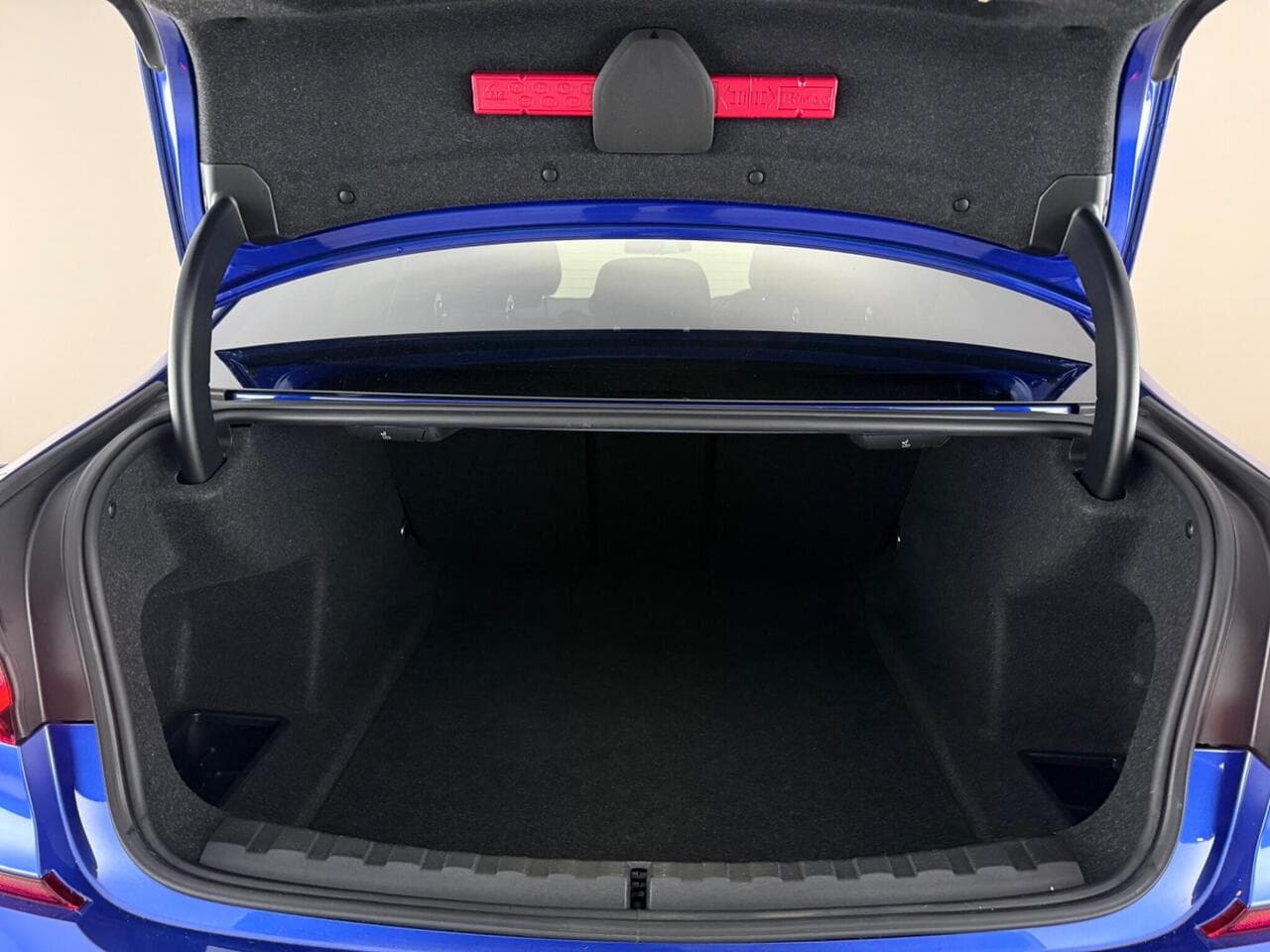 BMW 3 Series thumbnail Boot