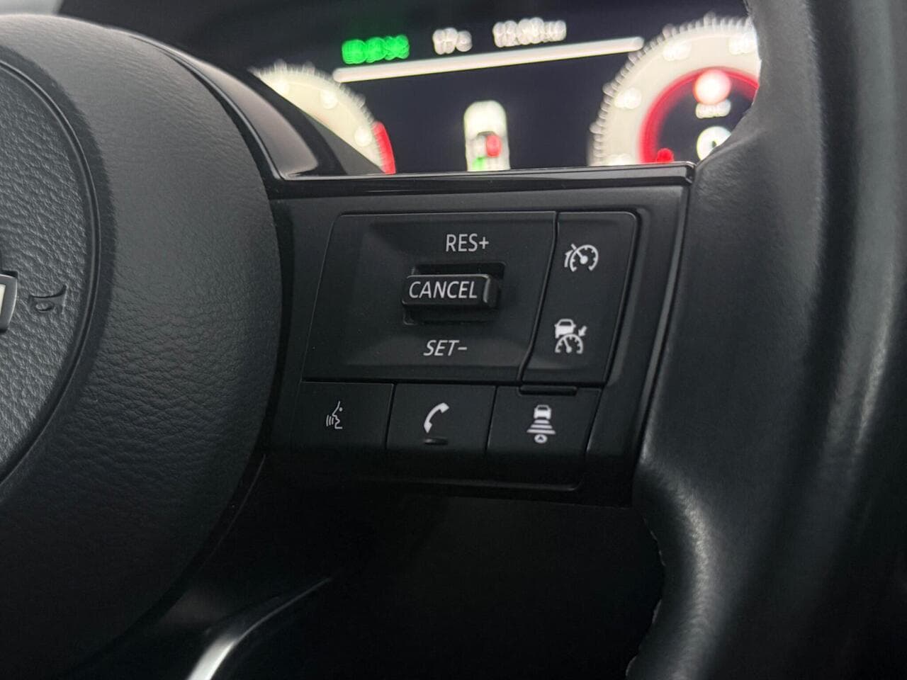 Nissan Qashqai thumbnail Misc Controls