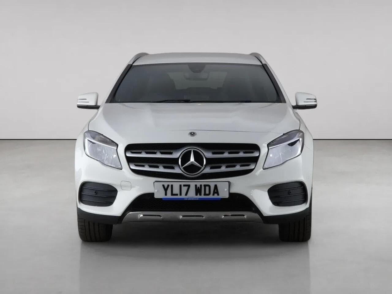 Mercedes-Benz GLA thumbnail Front