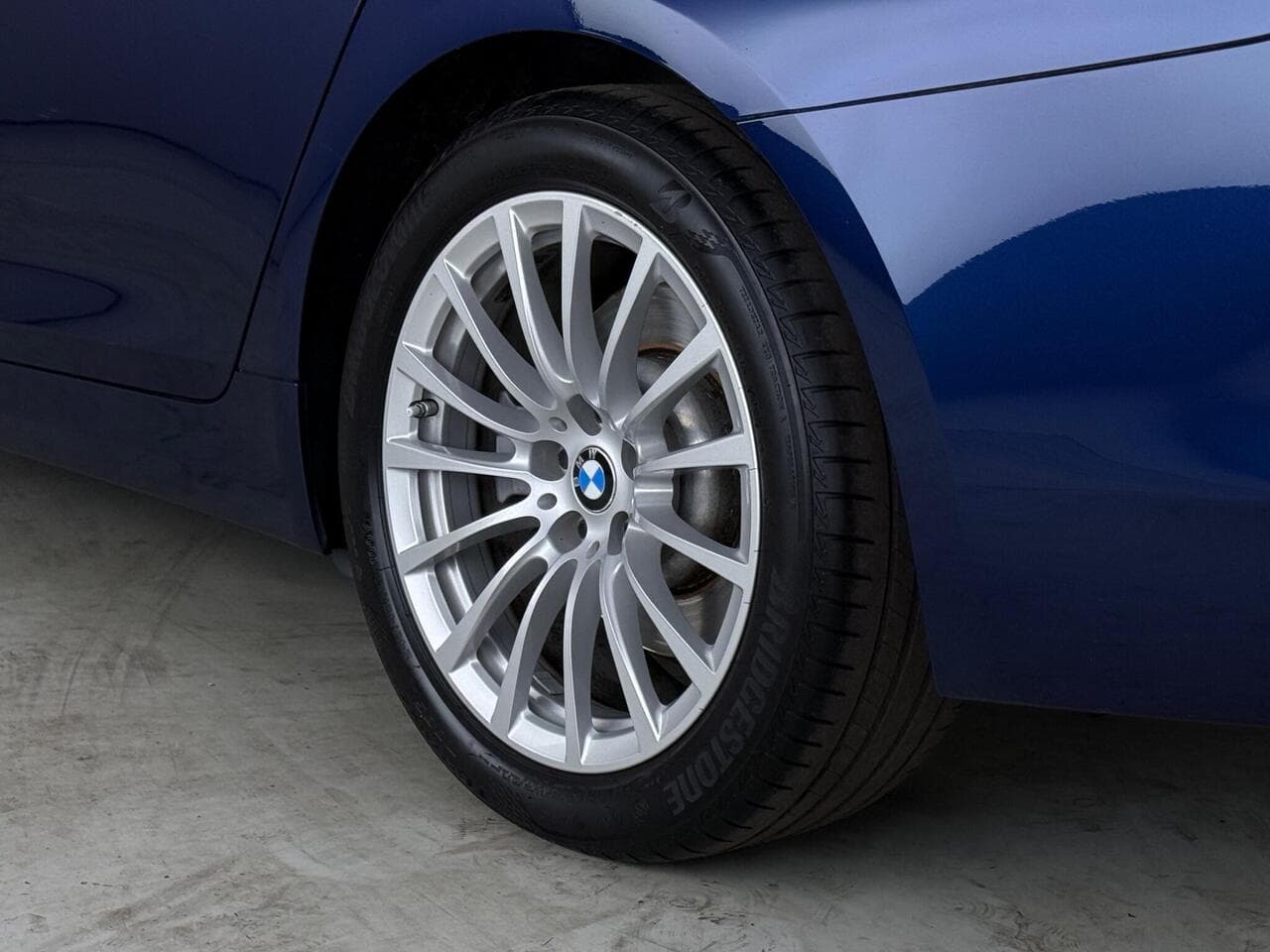 BMW 5 Series thumbnail Wheel