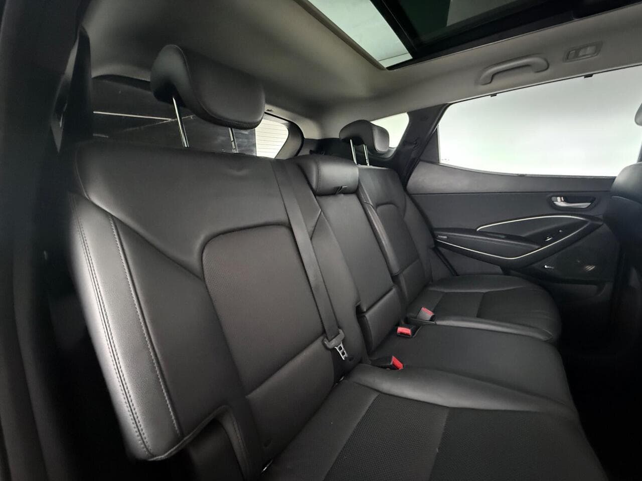 Hyundai Santa Fe thumbnail Seats Rear
