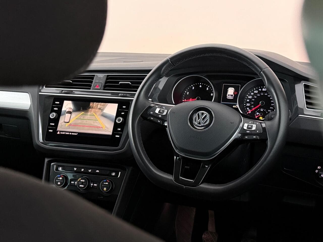Volkswagen Tiguan thumbnail Steering Wheel