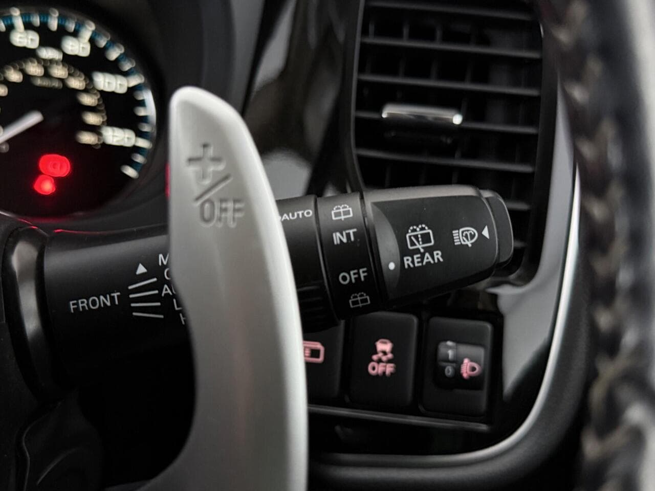 Mitsubishi Outlander thumbnail Misc Controls
