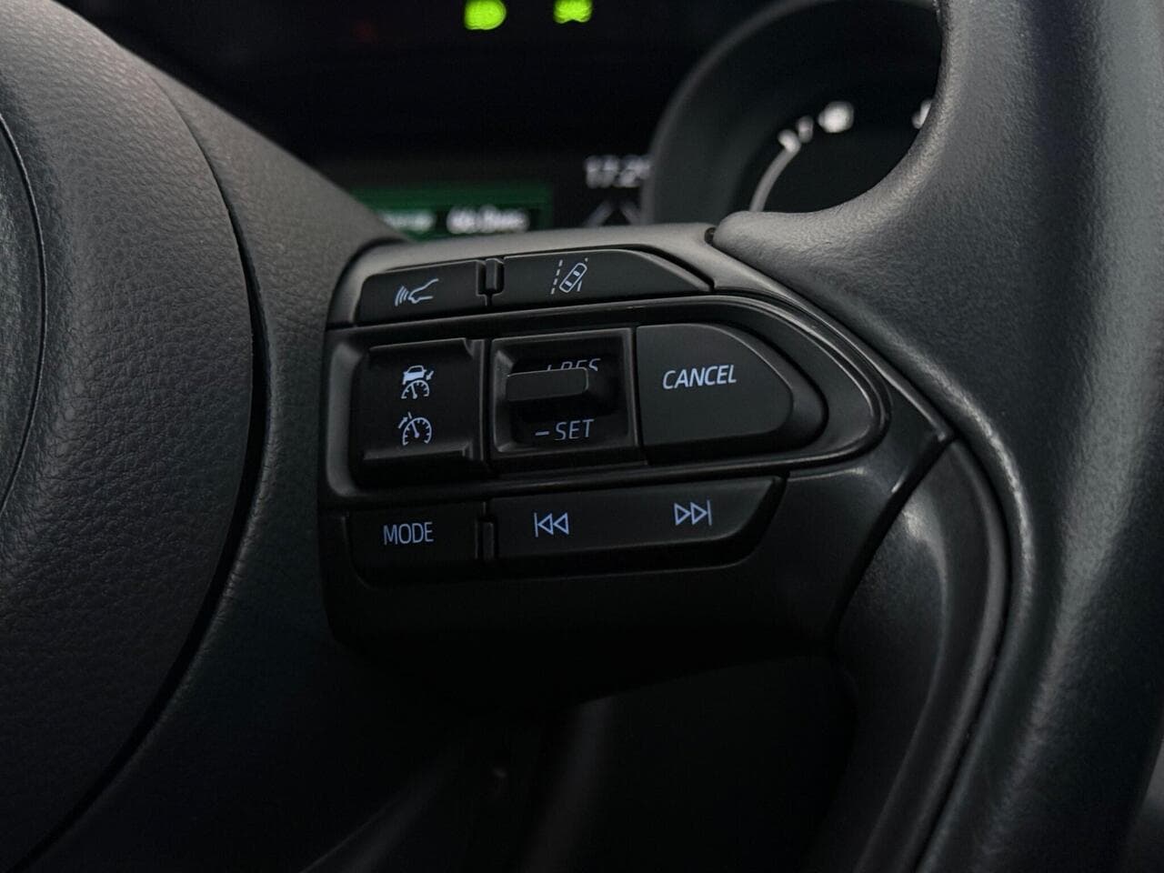 Toyota Yaris Cross thumbnail Misc Controls