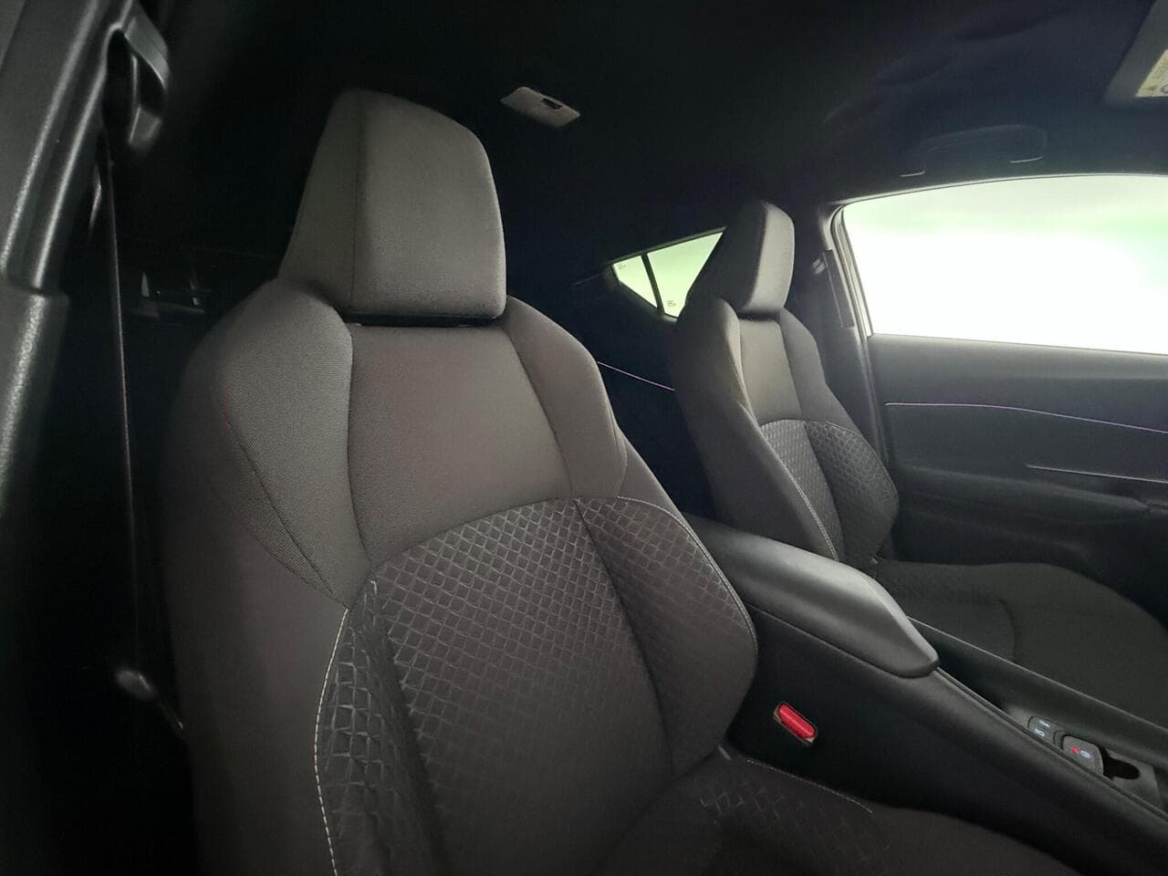 Toyota C-HR thumbnail Seat Driver