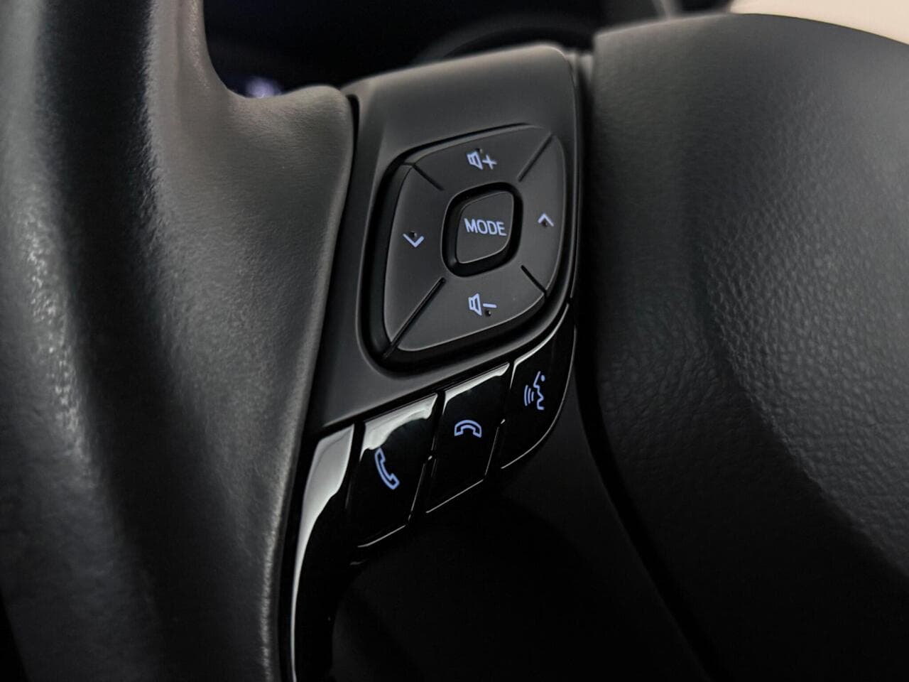 Toyota C-HR thumbnail Misc Controls