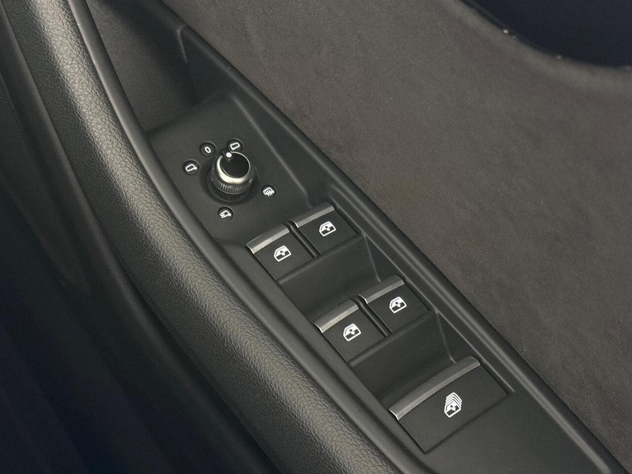 Audi A5 Cabriolet thumbnail Misc Controls