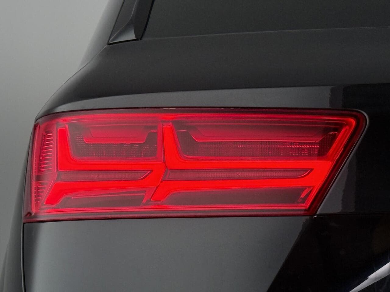 Audi Q7 thumbnail Lights Rear