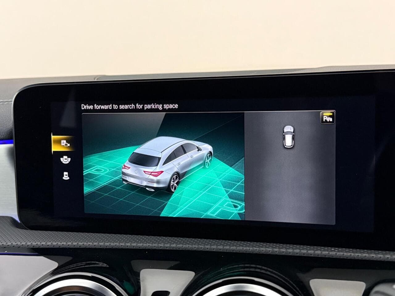 Mercedes-Benz CLA thumbnail Infotainment System