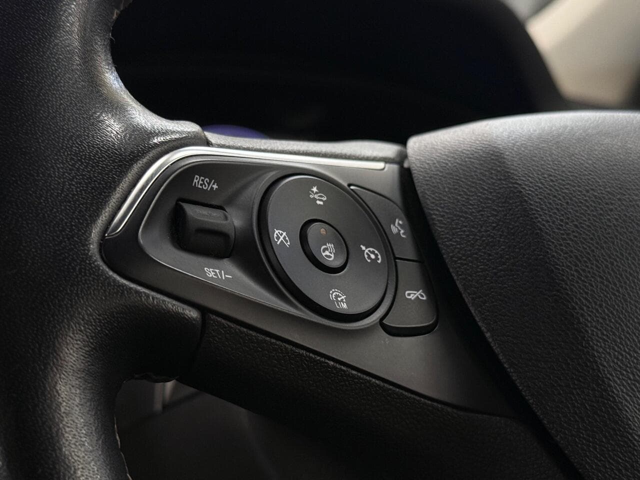 Vauxhall Insignia thumbnail Misc Controls