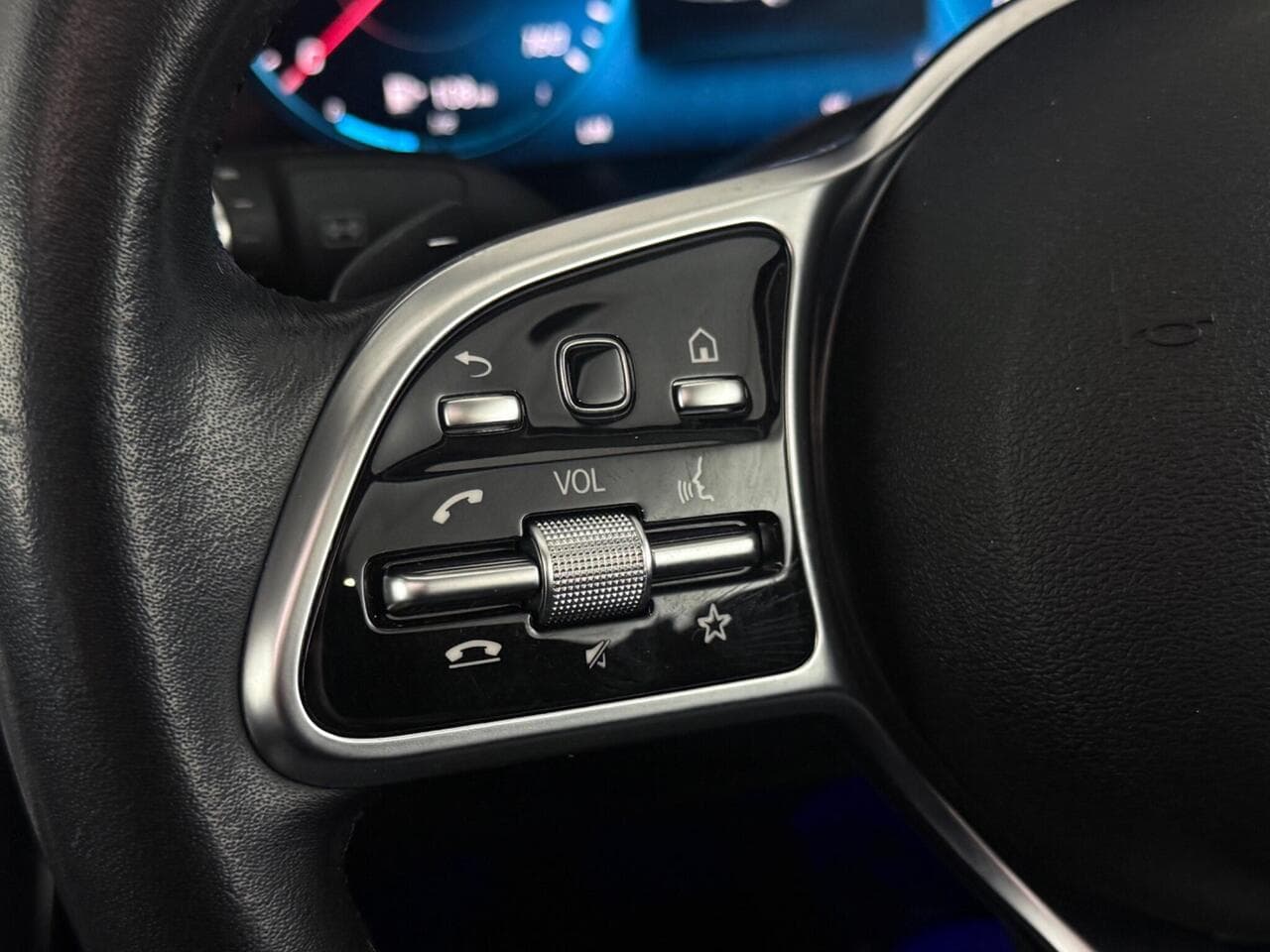 Mercedes-Benz C Class thumbnail Misc Controls