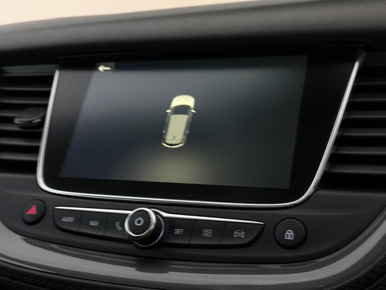 Vauxhall Grandland X thumbnail Infotainment System