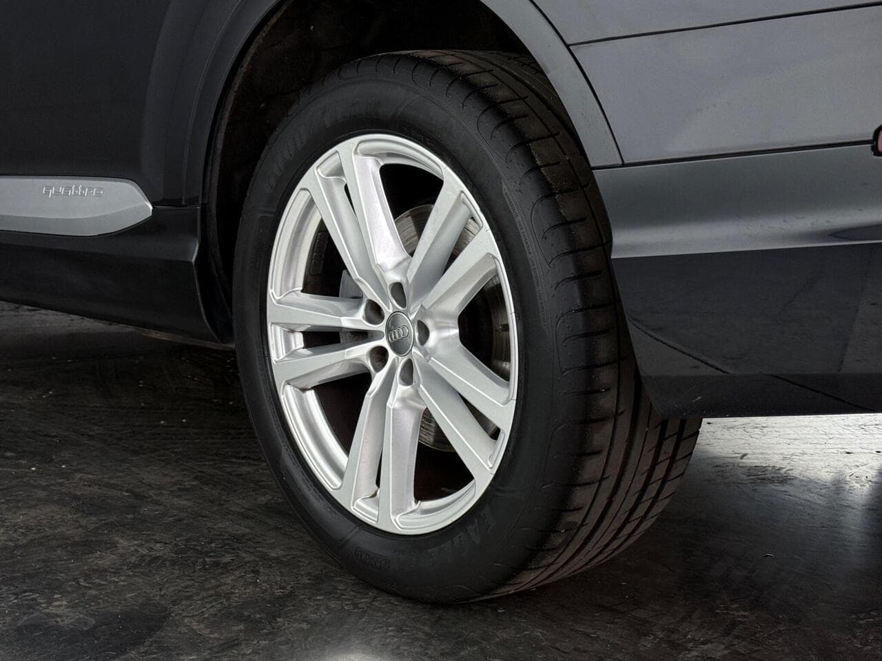Audi Q7 thumbnail Wheel