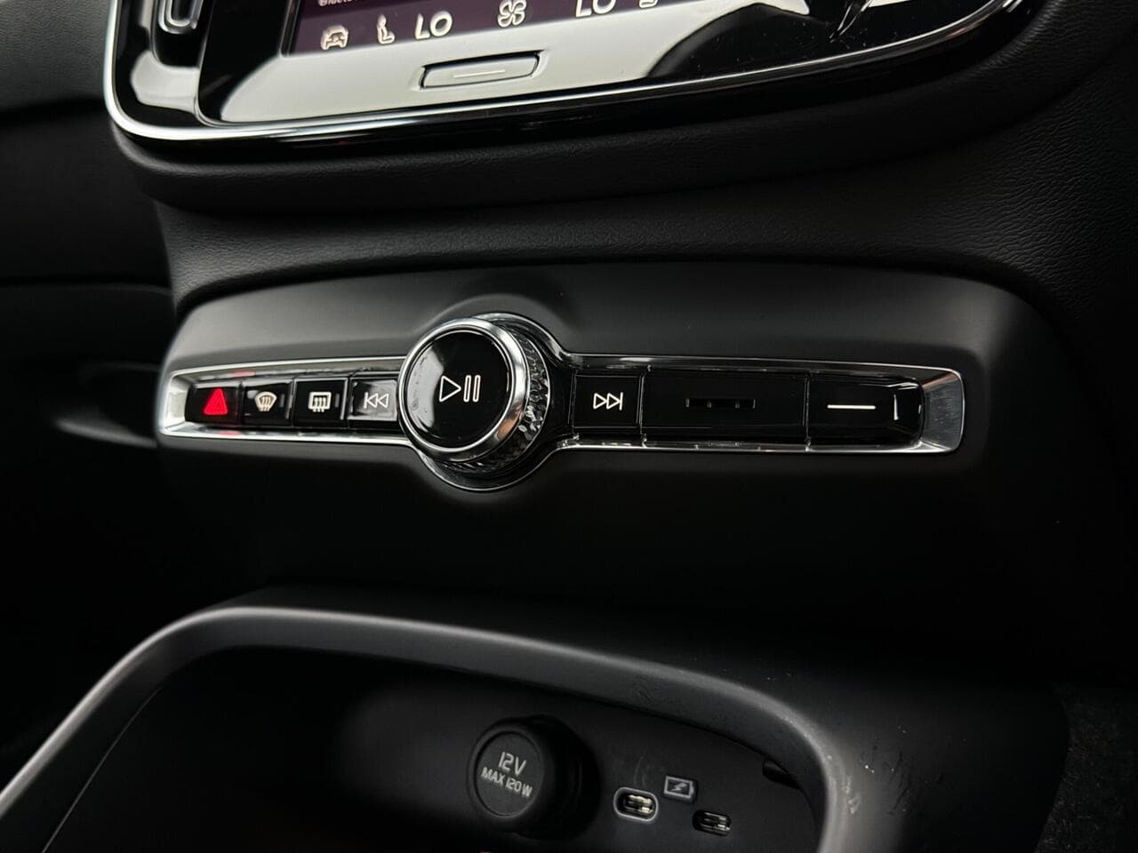 Volvo XC40 thumbnail Misc Controls