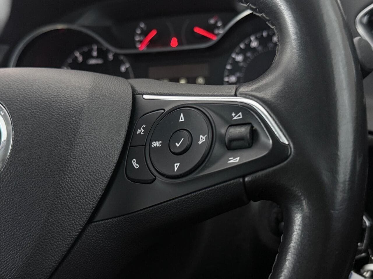 Vauxhall Grandland X thumbnail Misc Controls