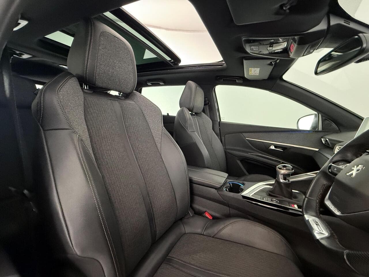 Peugeot 5008 thumbnail Seat Driver