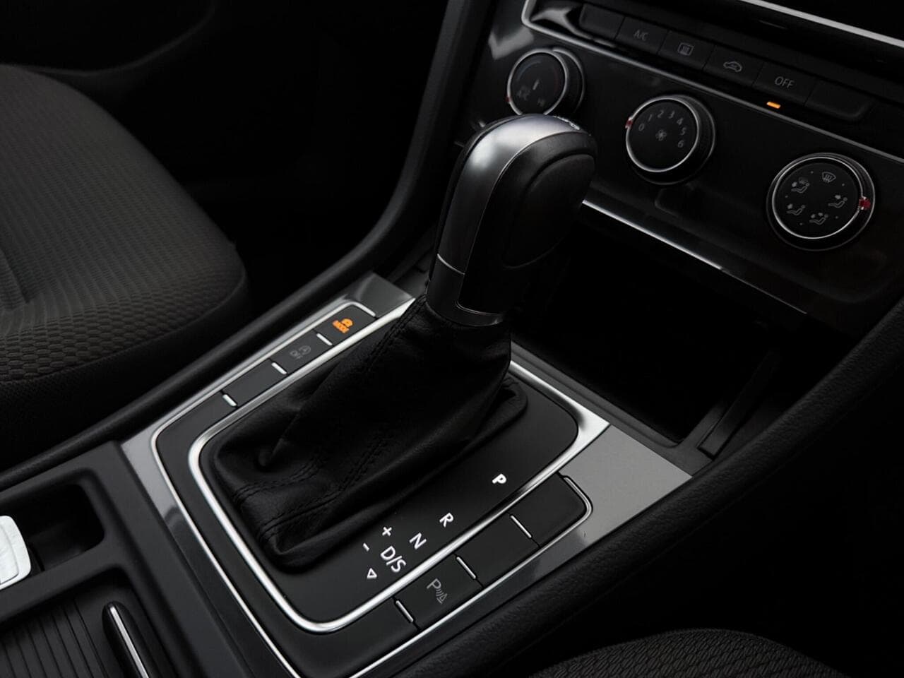 Volkswagen Golf thumbnail Interior Front