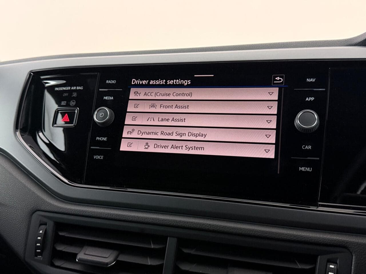 Volkswagen Polo thumbnail Infotainment System