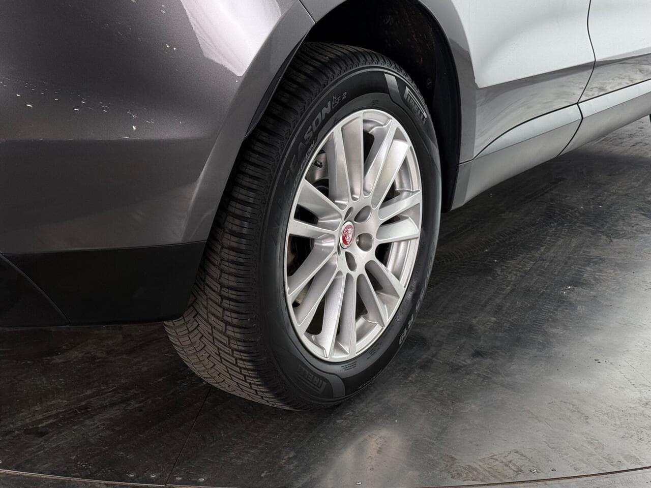 Jaguar F-PACE thumbnail Wheel
