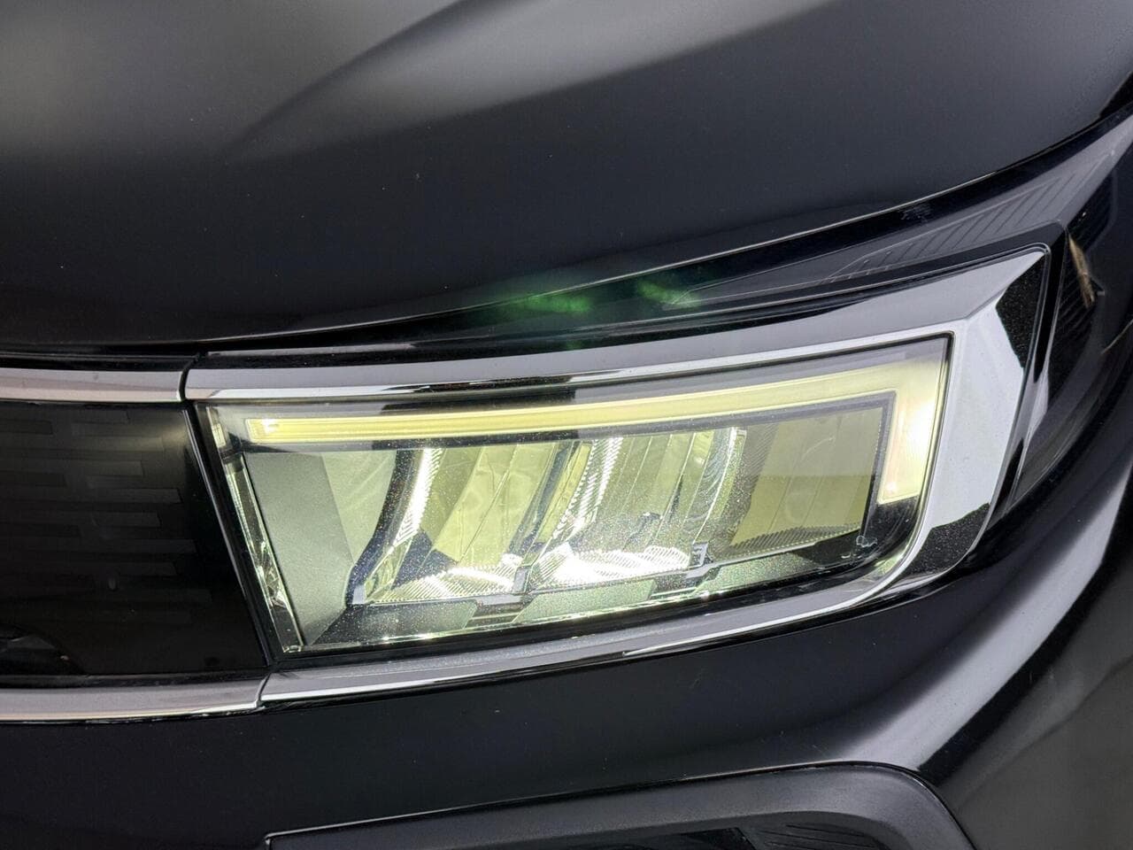 Vauxhall Grandland thumbnail Lights Front