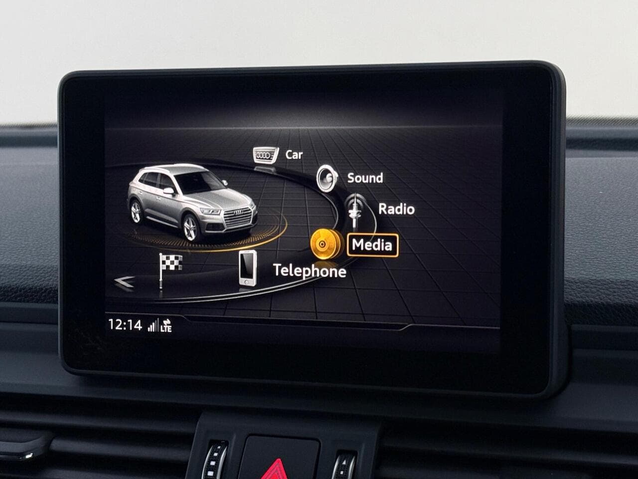 Audi Q5 thumbnail Infotainment System