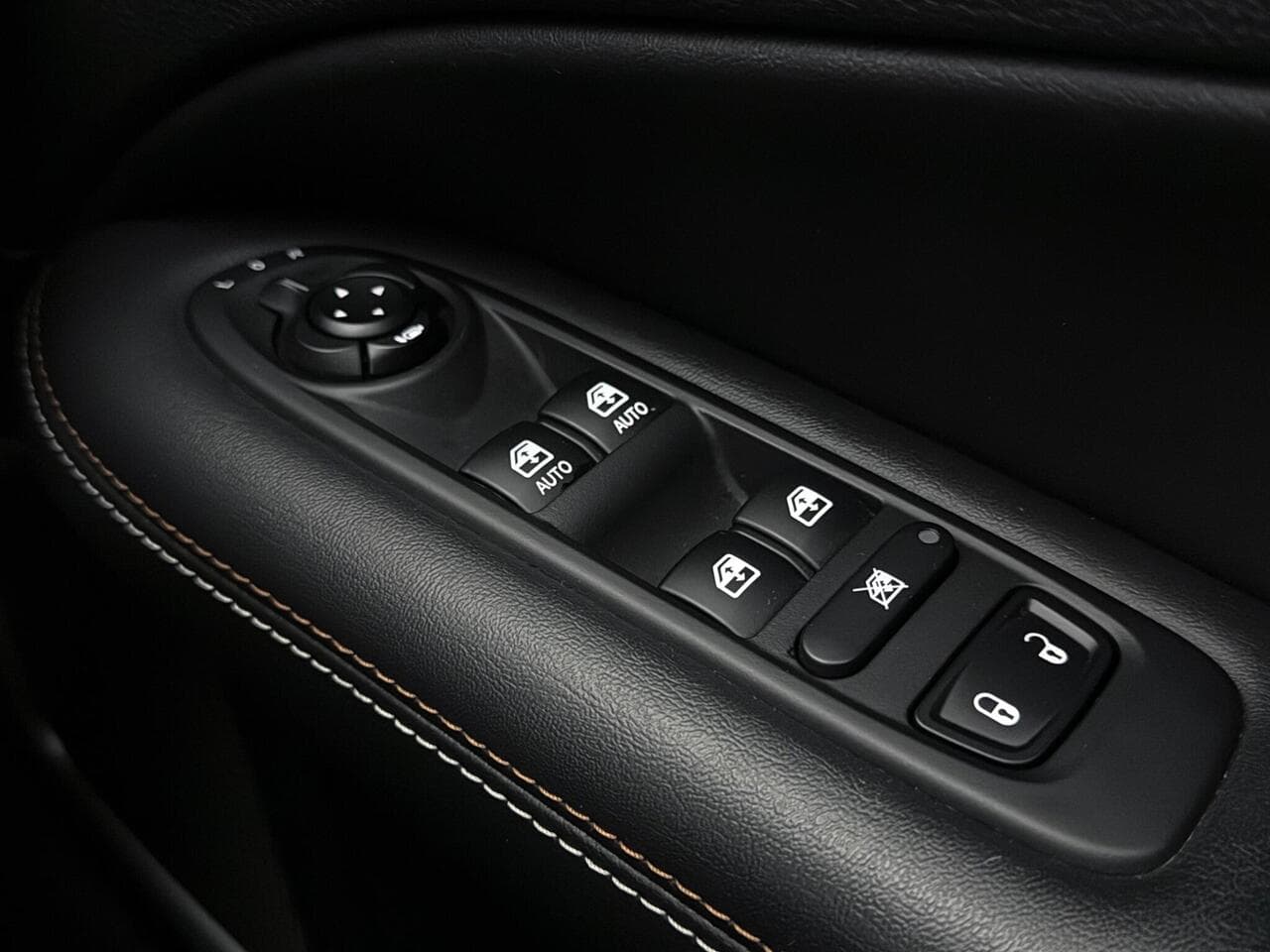 Jeep Compass thumbnail Misc Controls
