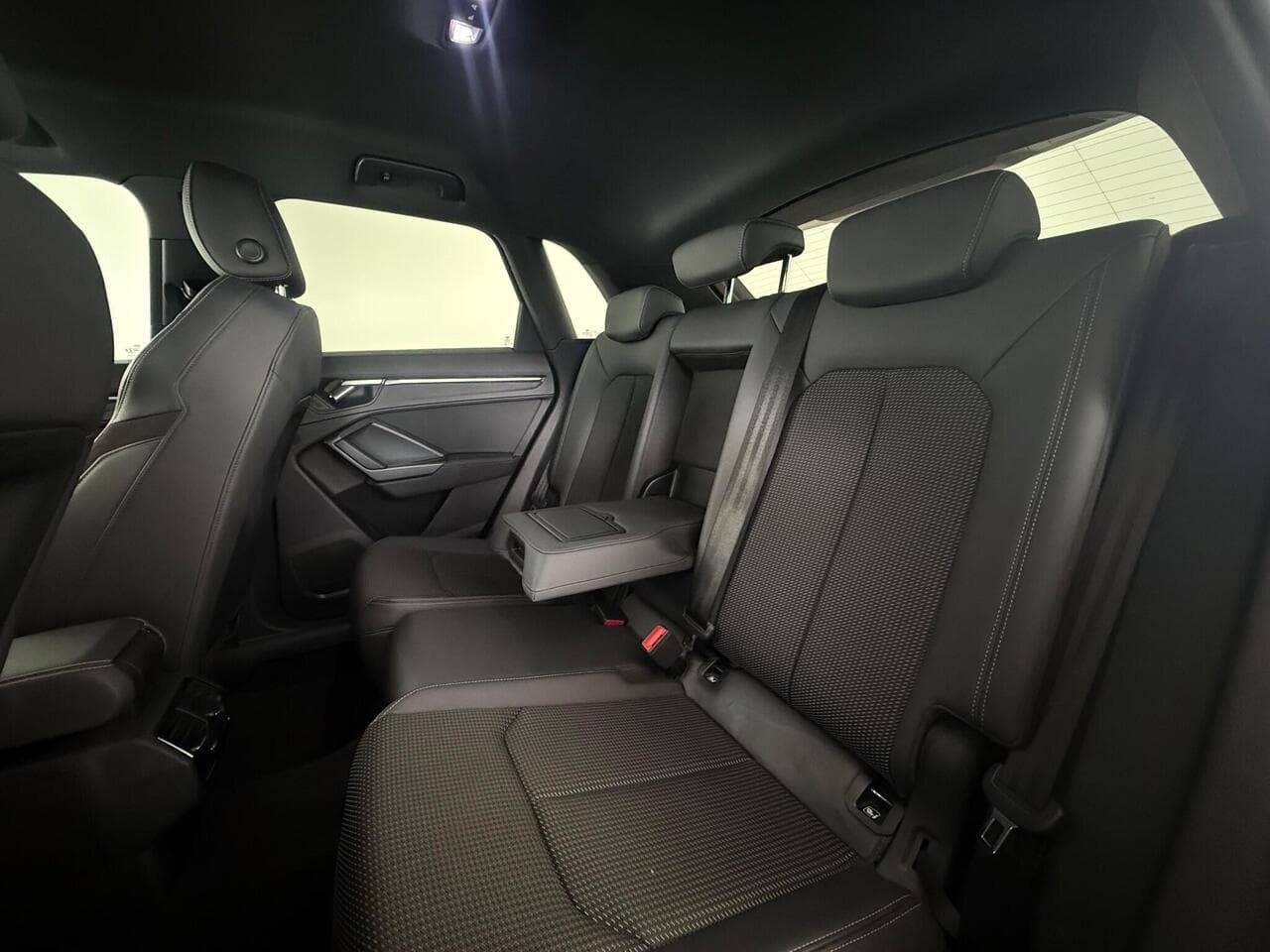 Audi Q3 thumbnail Seats Rear