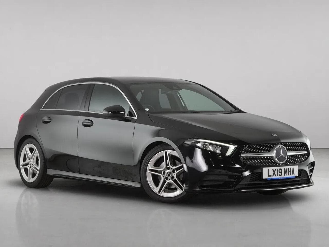 Mercedes-Benz A Class - Mercedes-Benz A Class 1.3 A180 AMG Line (Executive) Hatchback 5dr Petrol 7G-DCT Euro 6 (s/s) (136 ps)
