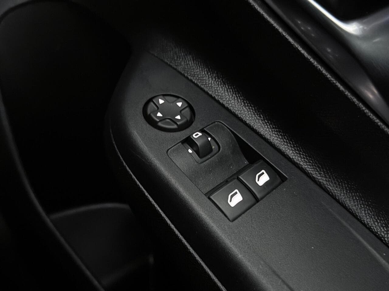 Vauxhall Corsa thumbnail Misc Controls