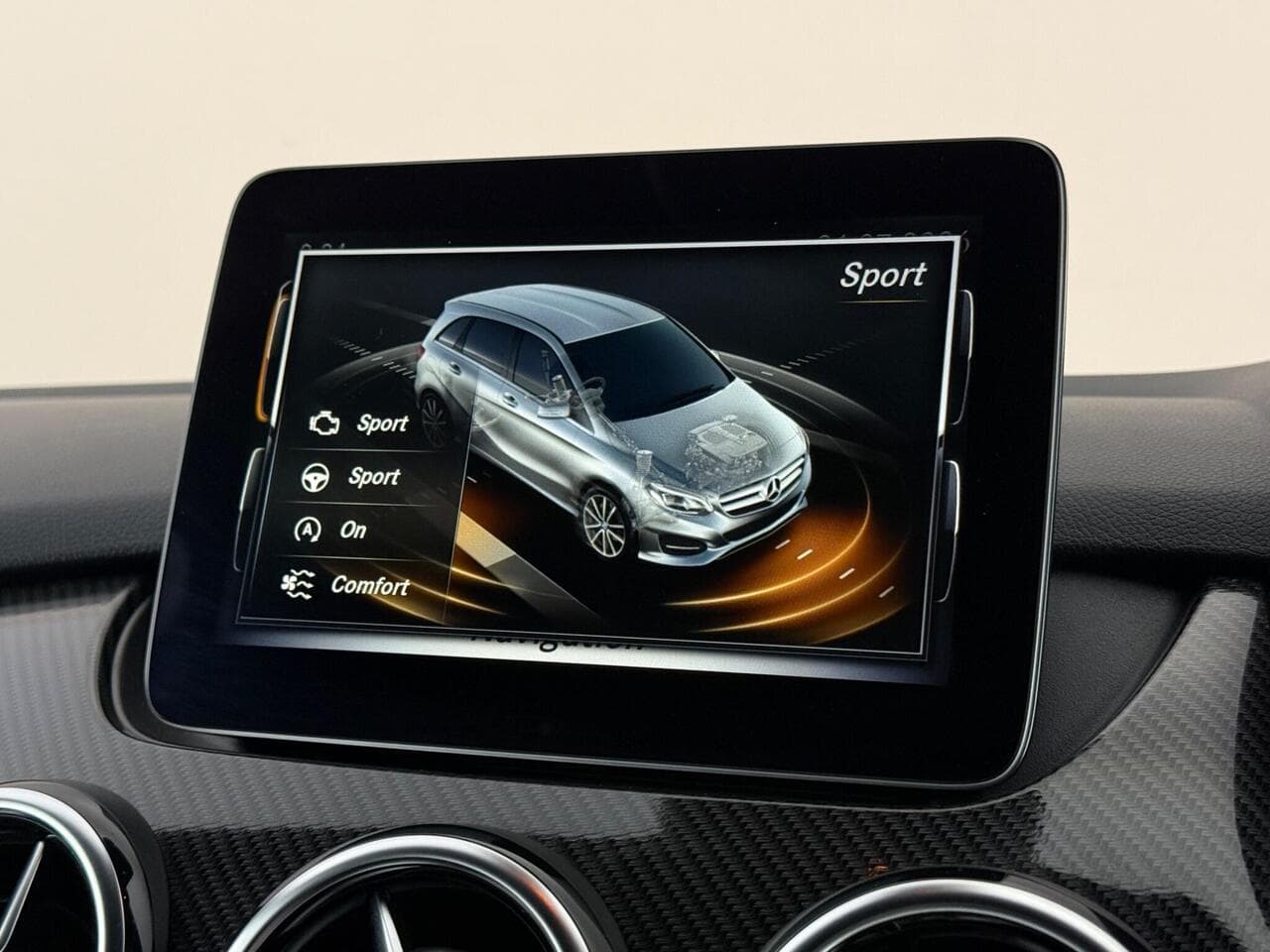 Mercedes-Benz B Class thumbnail Infotainment System