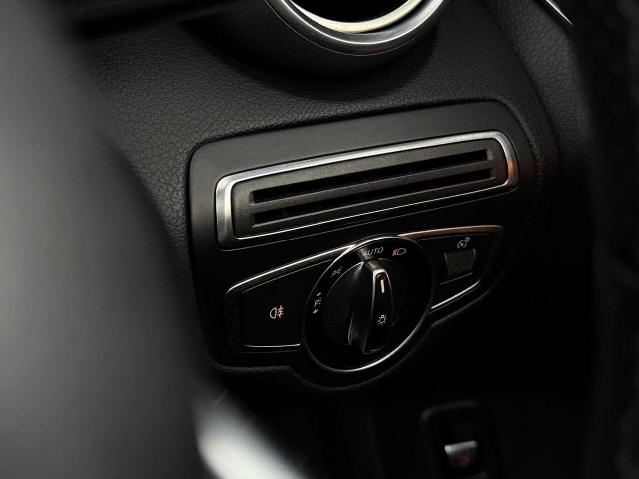 Mercedes-Benz C Class thumbnail Misc Controls