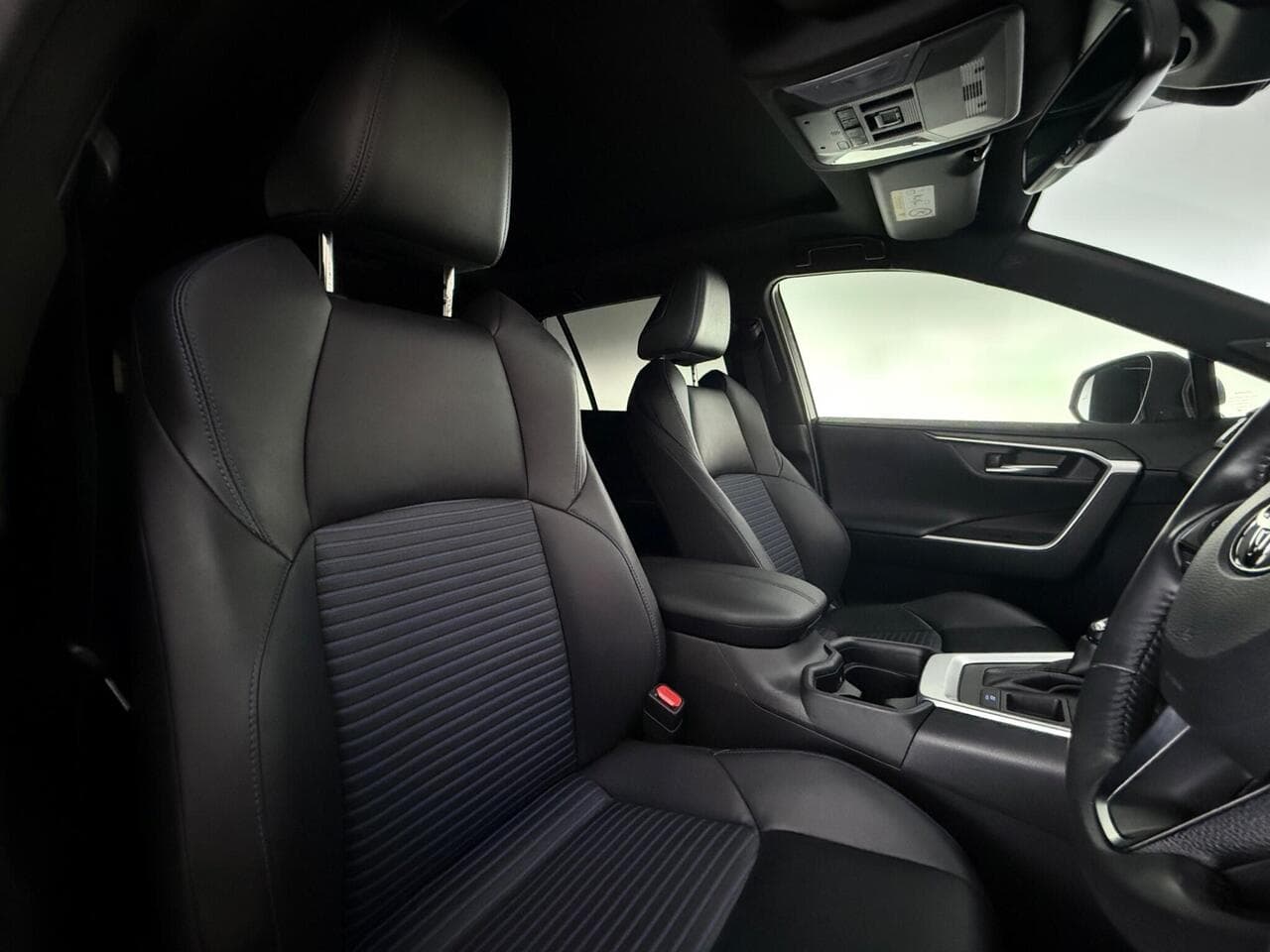 Toyota RAV4 thumbnail Seat Driver
