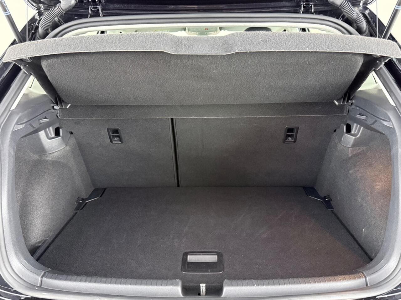Volkswagen Polo thumbnail Boot