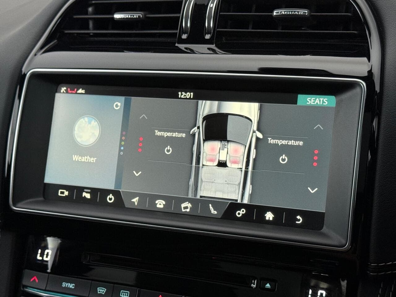 Jaguar F-PACE thumbnail Infotainment System