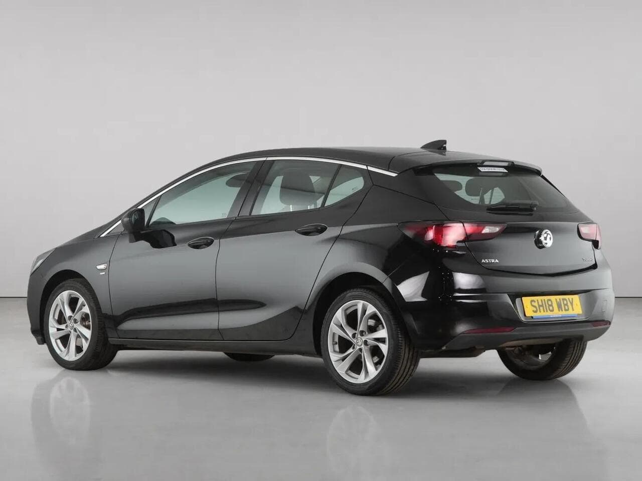 Vauxhall Astra thumbnail Rear Left