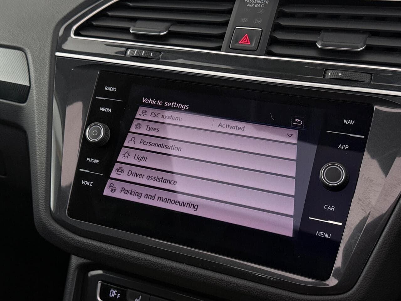 Volkswagen Tiguan thumbnail Infotainment System