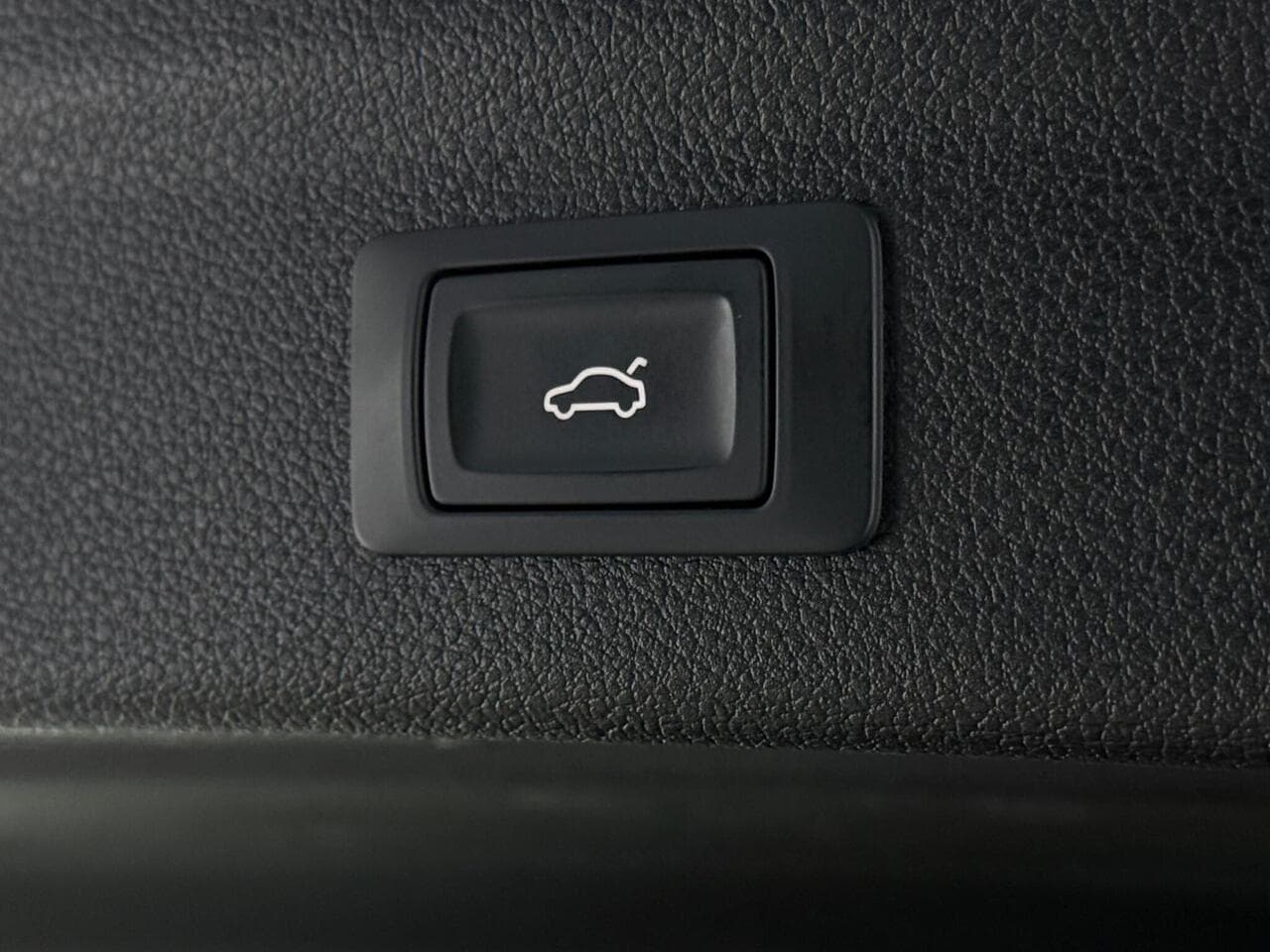 Audi Q3 thumbnail Misc Controls