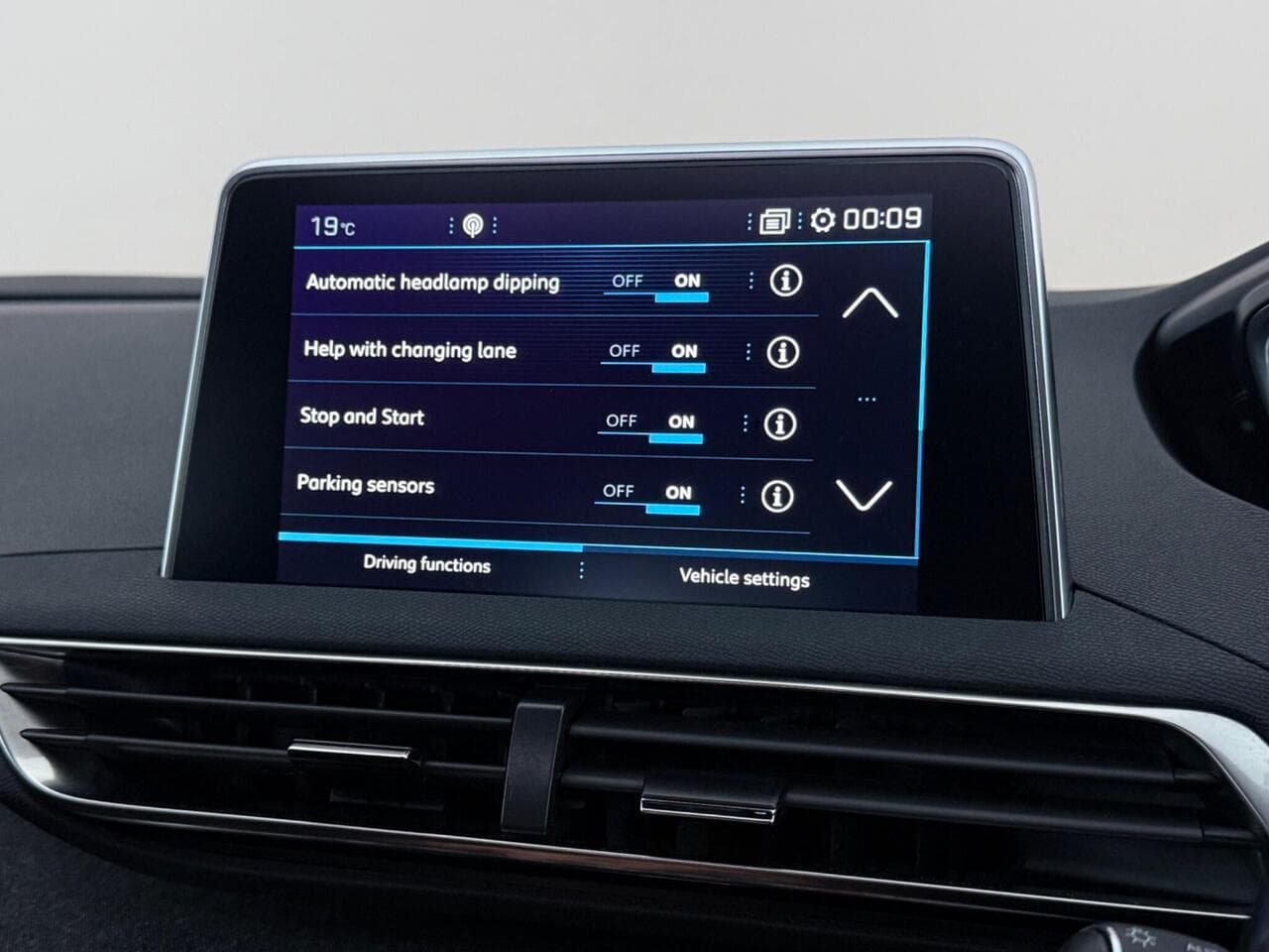 Peugeot 5008 thumbnail Infotainment System