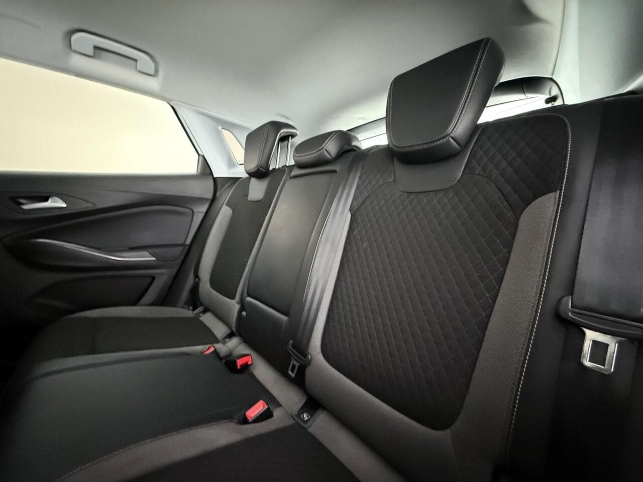 Vauxhall Grandland X thumbnail Seats Rear