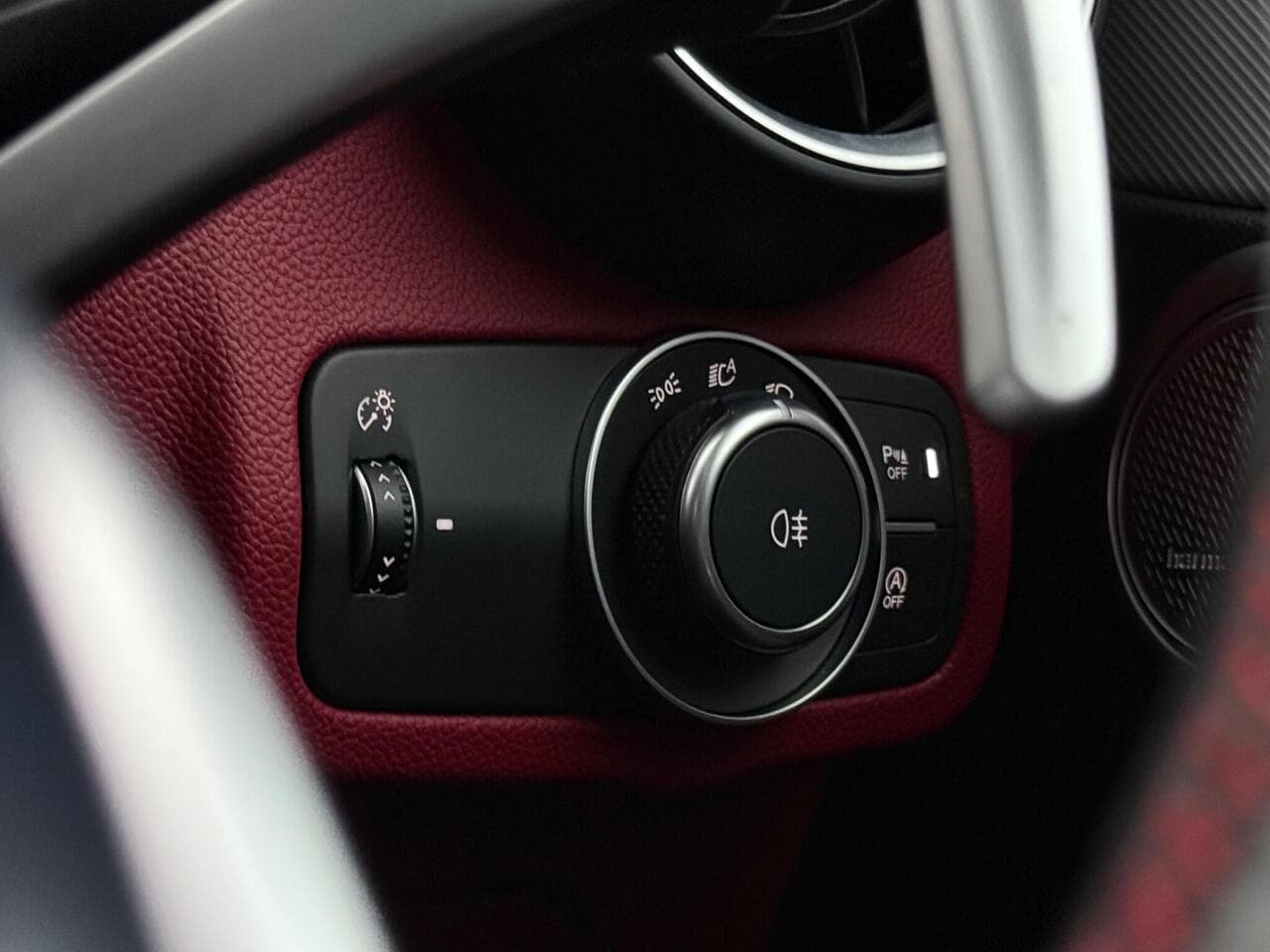 Alfa Romeo Stelvio thumbnail Misc Controls
