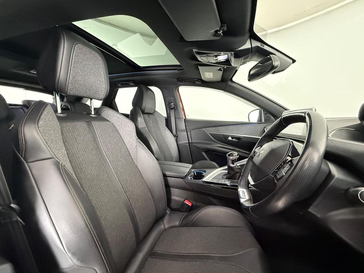 Peugeot 3008 thumbnail Seat Driver